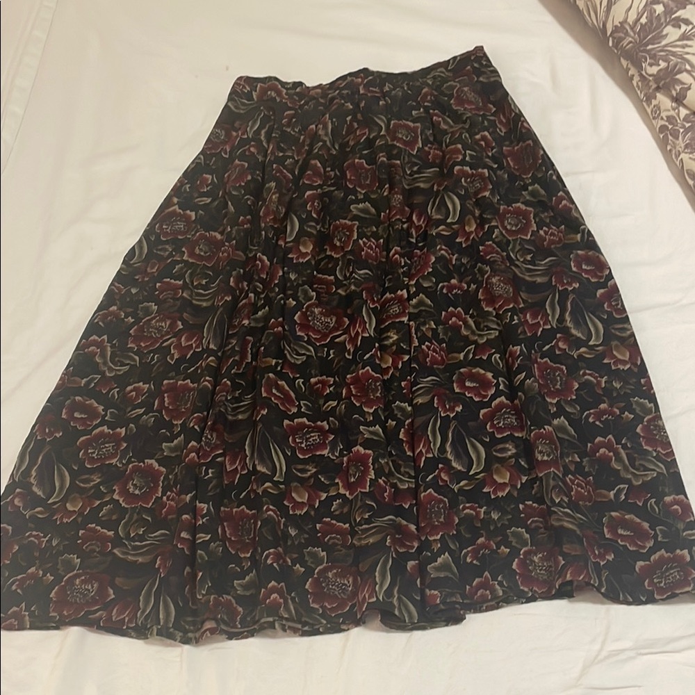 Women’s below the knee floral skirt